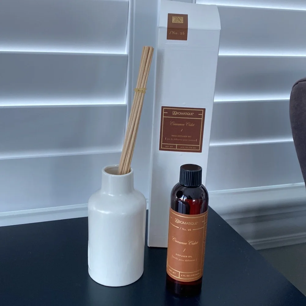 CINNAMON CIDER Aromatique Reed Diffuser Gift Set Ceramic Vessel